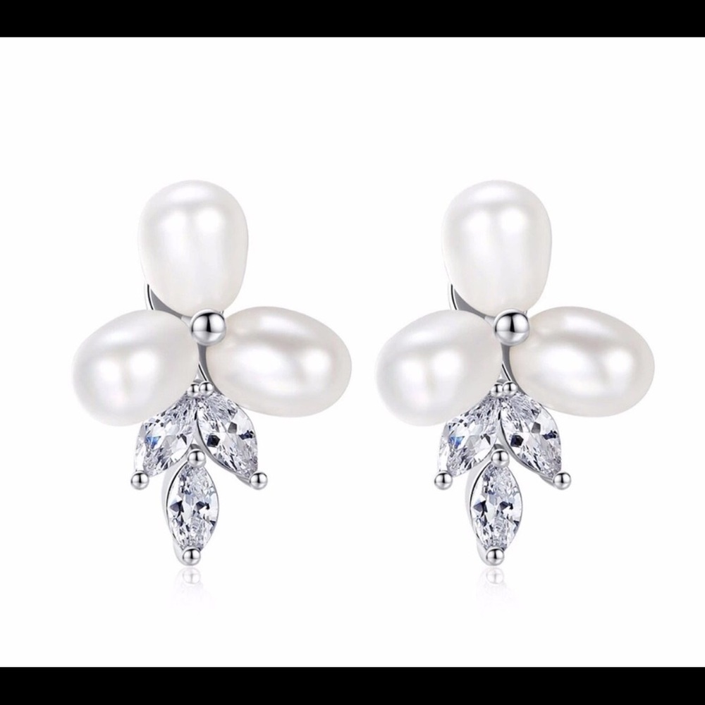 peal studded fashion earrings